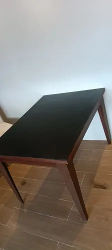 Mesa de madeira maciça