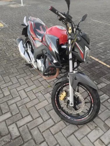 Moto muito conservada sou o primeiro proprietário está em ponto de transferência