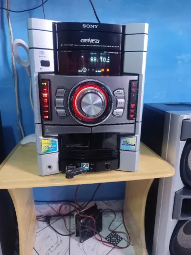 Gtx77 Sony semi-novo funcionando perfeitamente cd fitas rádio pendrive tudo ok