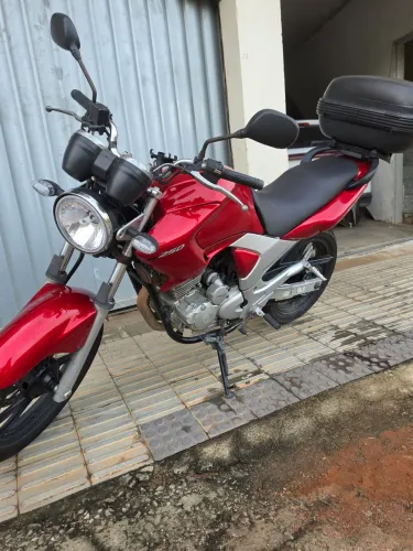 Fazer 250 2006, conservada, com baú e motor novo com 20000 rodados só