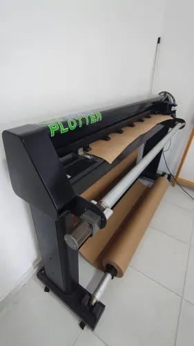 Plotter de Recorte para moldes em papelão e Risco.