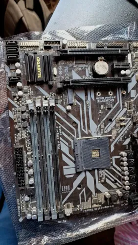 Placa Mãe B450M Gigabyte