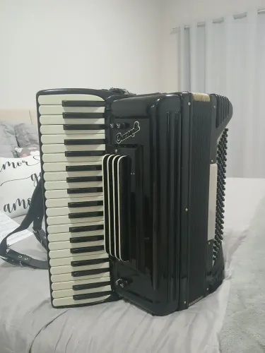 Acordeon  Crucianelli 120 Baixos