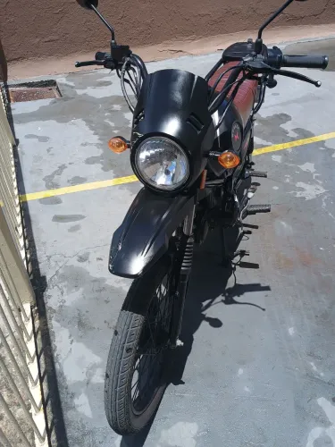 Moto conservada,tem conversa no valor, interessados chama no chat 