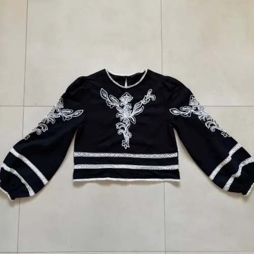 blusa zara preta com bordados