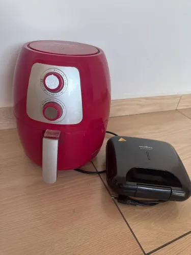 Vendo airfryee 127v e leva uma sanduicheira as duas da marca Britânia