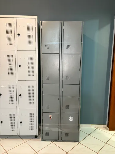 Roupeiro de aço 8 portas