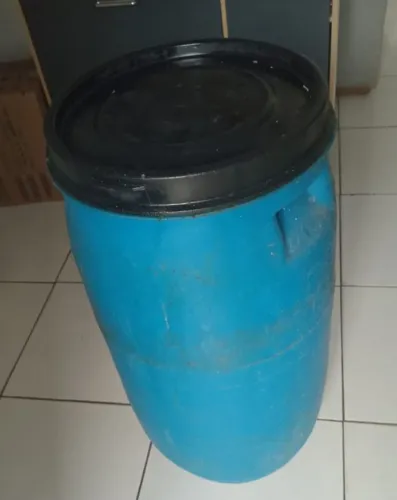 Tonel plástico pequeno 70 reais p conversar chama *79