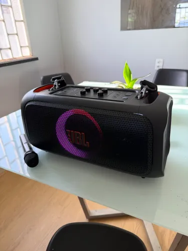 Caixa de Som Seminova JBL On The Go Bluetooth 100W Microfone Bateria