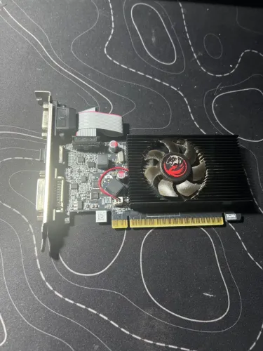 Placa de vídeo Pcyes Geforce Gt210 1Gb ddr3