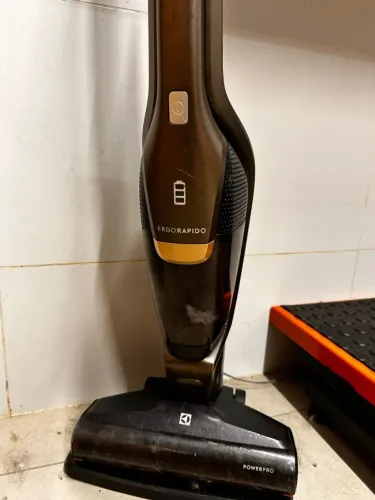 ASPIRADOR DE PÓ VERTICAL SEM FIO ELECTROLUX POWERPRO
