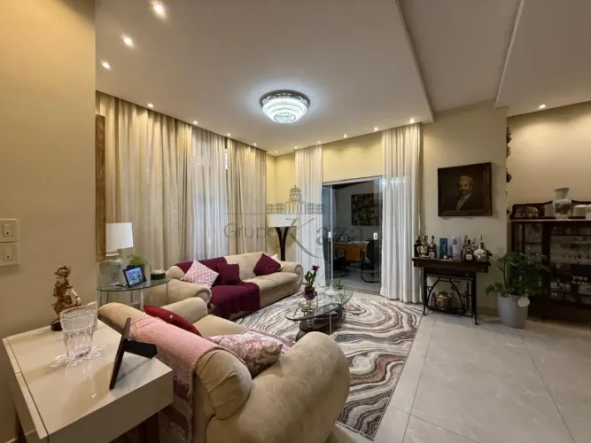 Casa em Condomínio - Villa Branca - Residencial Quintas do Villa Branca - Jacareí - 3 Dorm