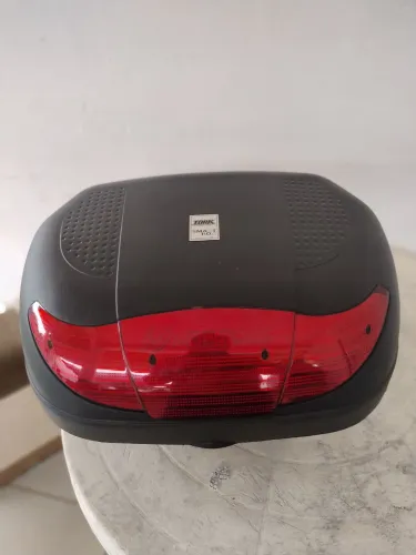 Vendo baú protork 45L 2 capacetes completo