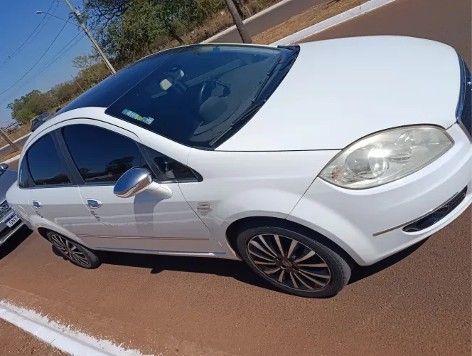 Fiat Linea Absolute 1.9/1.8 Flex Dualogic 4P 2011