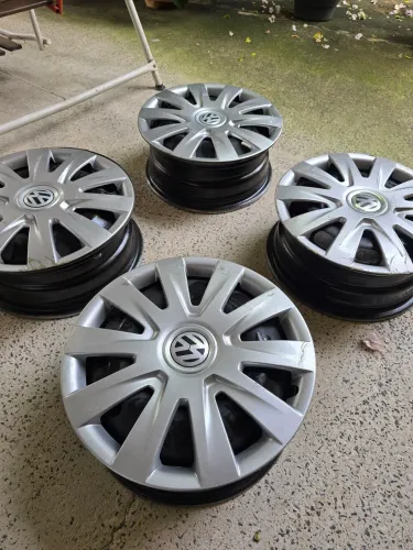Rodas Ferro Aro 15 Volkswagen FOX 2010/2011/2012/2013 + Jogo de calotas (Kit Original)