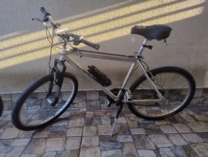 Bicicleta Caloi Aluminun aro 26 18 marchas 