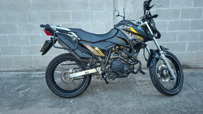 Crosser ano 2019 licenciamento 2026 vendo ou troco por moto maior !