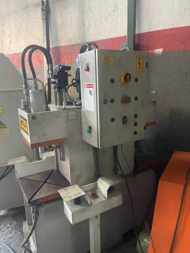 Prensa hidráulica dupla tipo C cap 07 ton excelente 