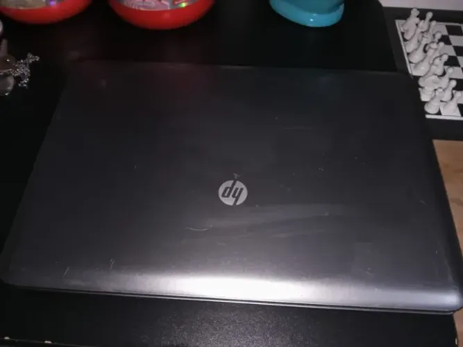 Vendo notebook HP 1000 para retirada de peças.