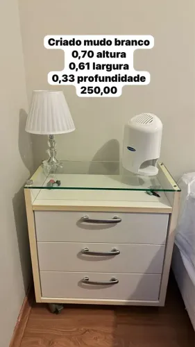 Criado mudo branco