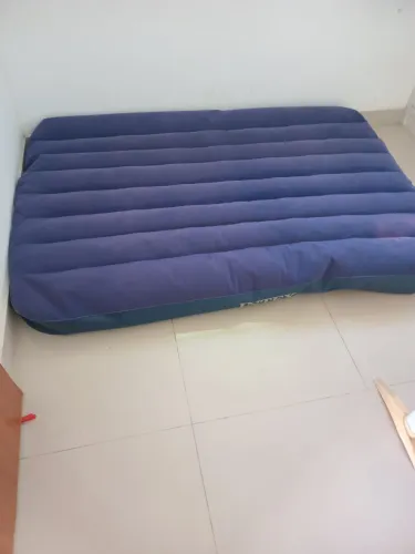 Colchão inflável da marca Intex