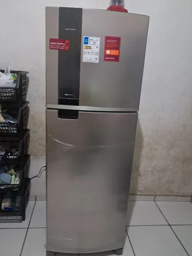 Vendo uma geladeira brastemp litro 385