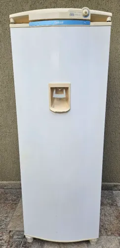 Geladeira 220volts, funcionando perfeitamente, Entrego também!!