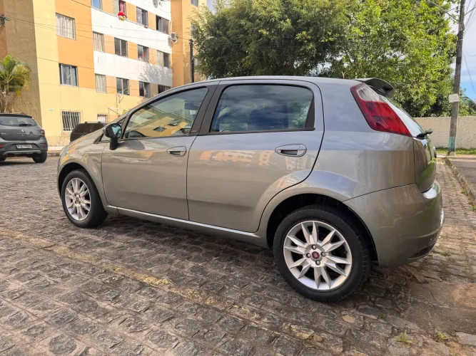Fiat Punto Essence 1.6 Flex 16V 5P 2011