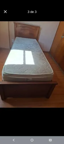Cama de solteiro com colchão em bom estado