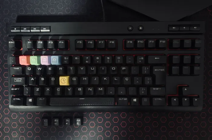 Corsair K63 Mecânico + Keycaps Personalizadas