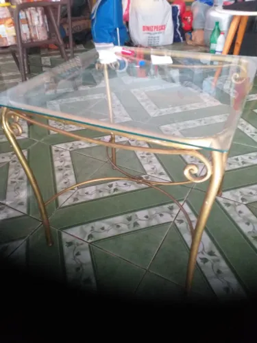 Vendo mesinha de ferro excelente