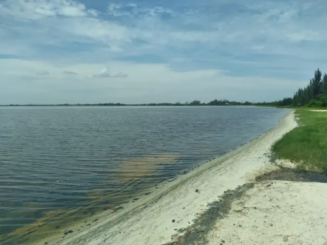 VENDO TERRENO EM CONDOMÍNIO EM PRAIA SECA