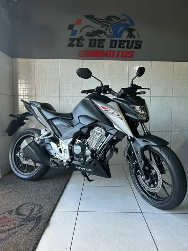 Cb 300 com 500 km rodados