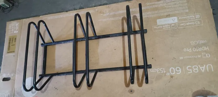 Suporte parede/chão para 3 bikes . Novo