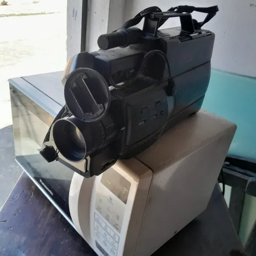 vendo uma filmadora com as bateria não presta 