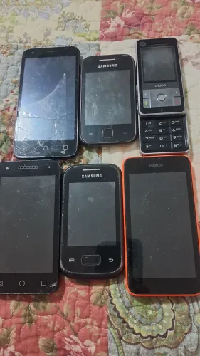 Celulares velhos e tablet