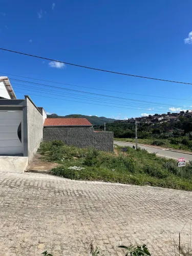 Terreno no Bairro Caminho das árvores