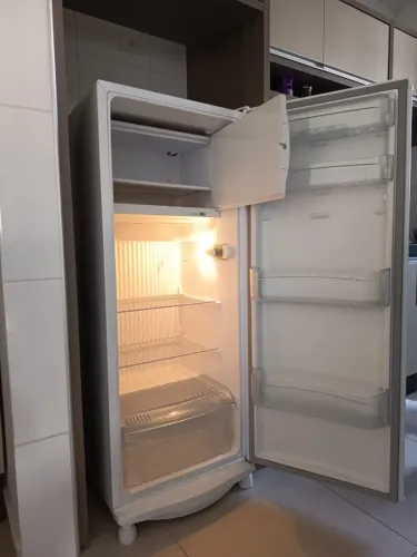 Refrigerador Consul Degelo Seco 261 Litros CRA30FBANA