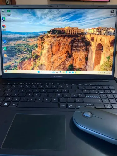 Notebook ASUS Vivobook Go 15 - Ryzen 3, SSD, Excelente Estado