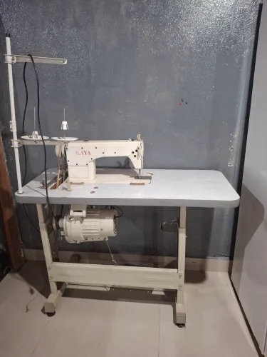 Vendo 2 máquinas de costura industrial reta e uma overlock