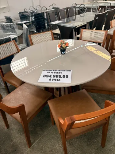 Mesa Redonda com 6 Cadeiras - Nova de Expositor | Elegância e Sofisticação