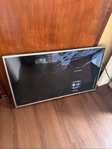 TV LG 39? 39LB5600 - Tela Interna Trincada, Com Controle e Fonte