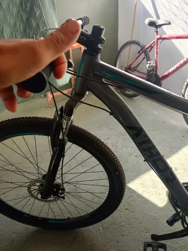 Bicicleta aro 29 top usada só duas vezes