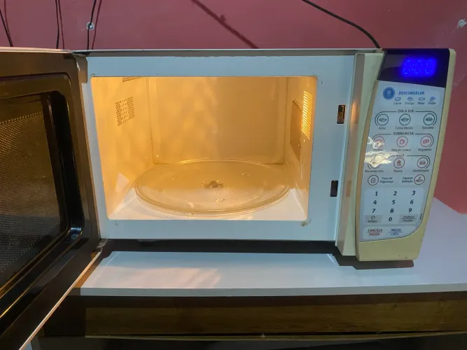 Microondas em bom funcionamento