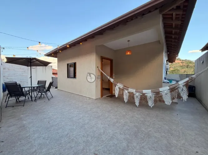 Casa à venda com 3 quartos sendo 2 suítes, 118.41 m² na Barra Do Imbuí - Teresópolis/RJ.
