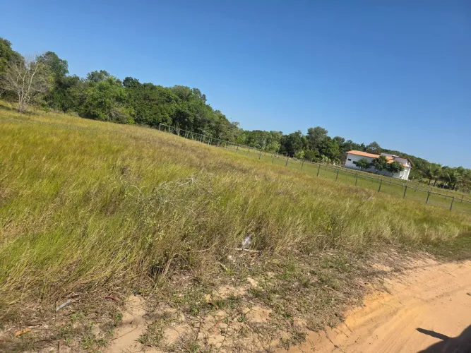 Vendo um terreno  muito bem localizado  próximo a guriri  a 10 minuto de guriri  