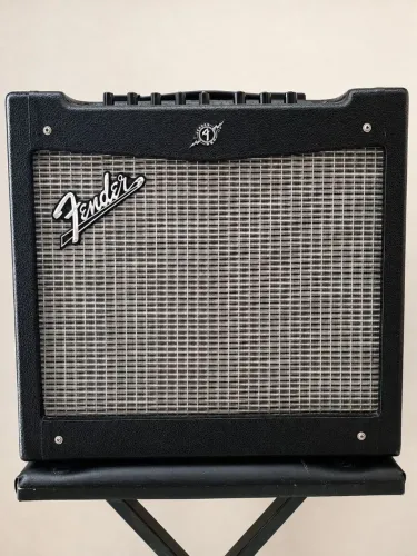 Fender Mustang II V.2 | Aceito troca por controlador MIDI MIDI