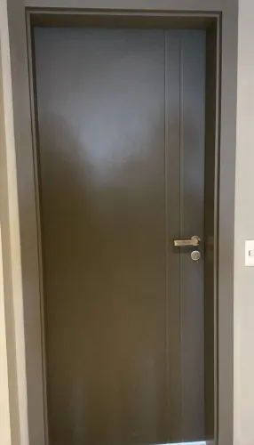 Folha de porta 0,82x2,10 cinza com friso 