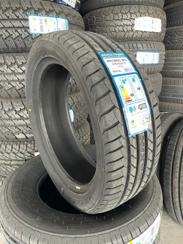 Pneus Novos 205/50 Aro 17 MAXTREK