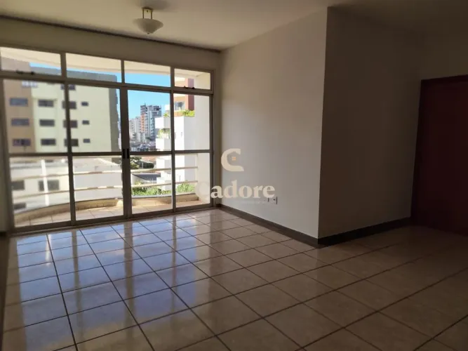Apartamento de 120m² no Bairro Santa Maria sendo 3 quartos 1 suíte com closet